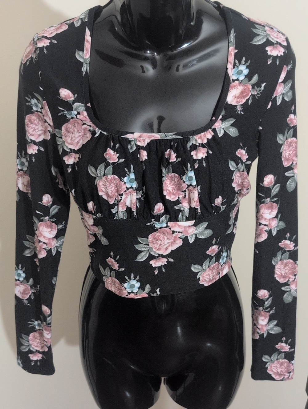Streetwear Society | Floral Smocked Long-Sleeve Crop Top - Black with Pink Roses